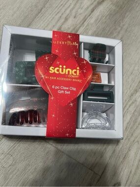 scunci 6 pc Claw Clip Gift Set - Green, Red, Clear, Brown